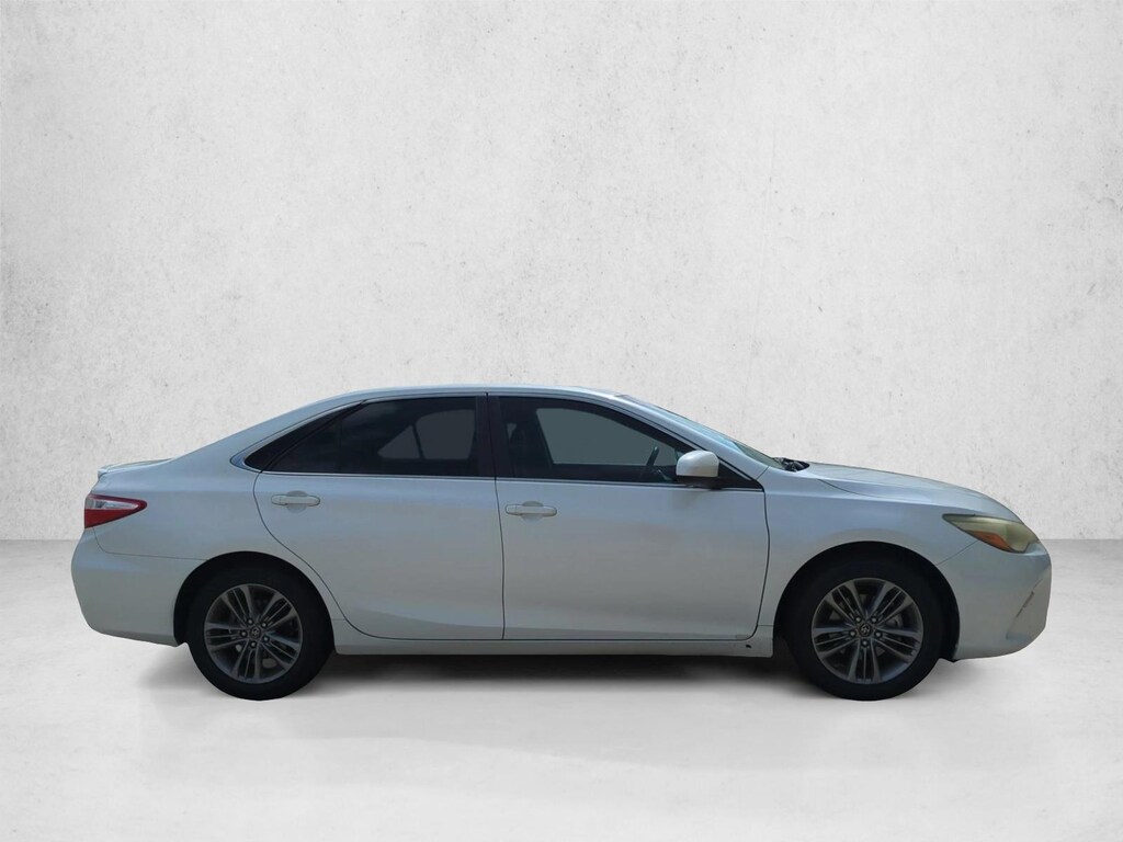 Used 2016 Toyota Camry SE Sedan
