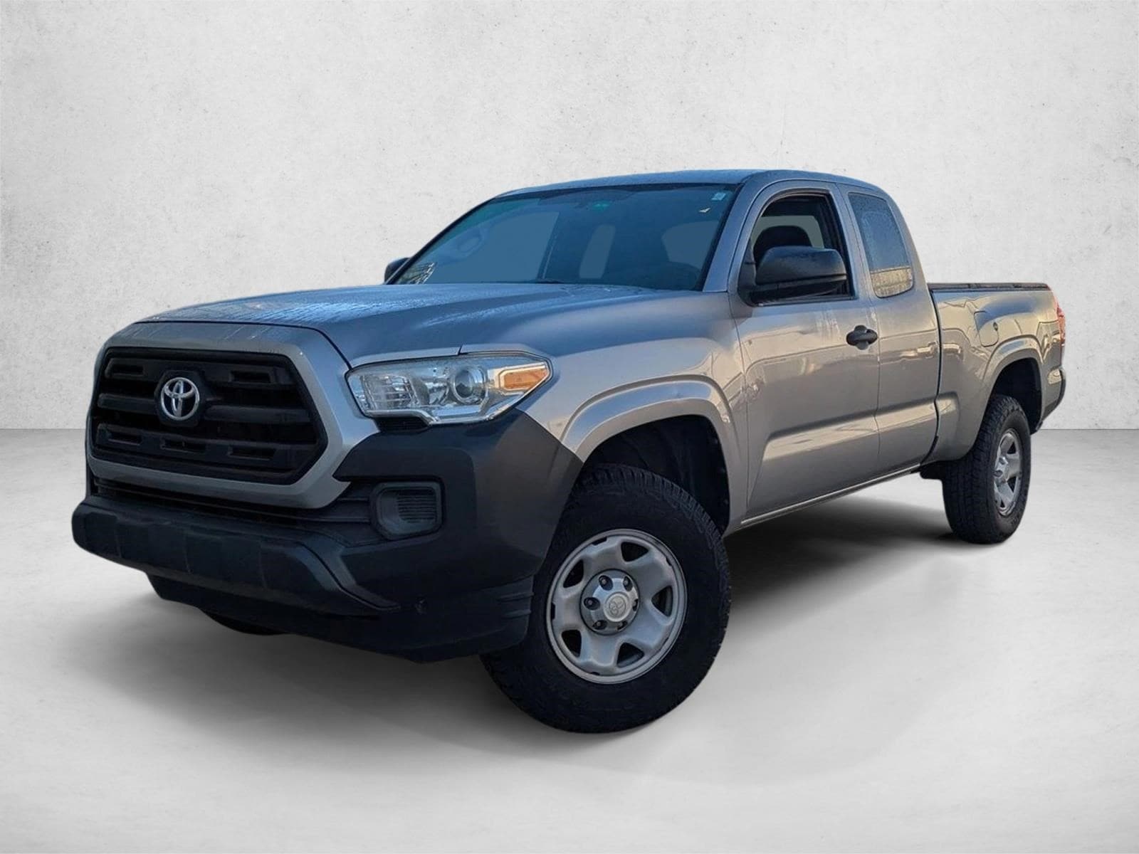 2017 Toyota Tacoma SR's photo