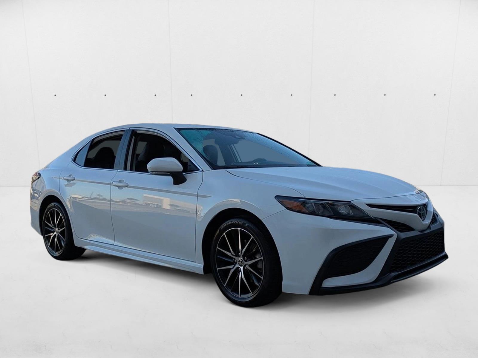 2022 Toyota Camry SE photo 2