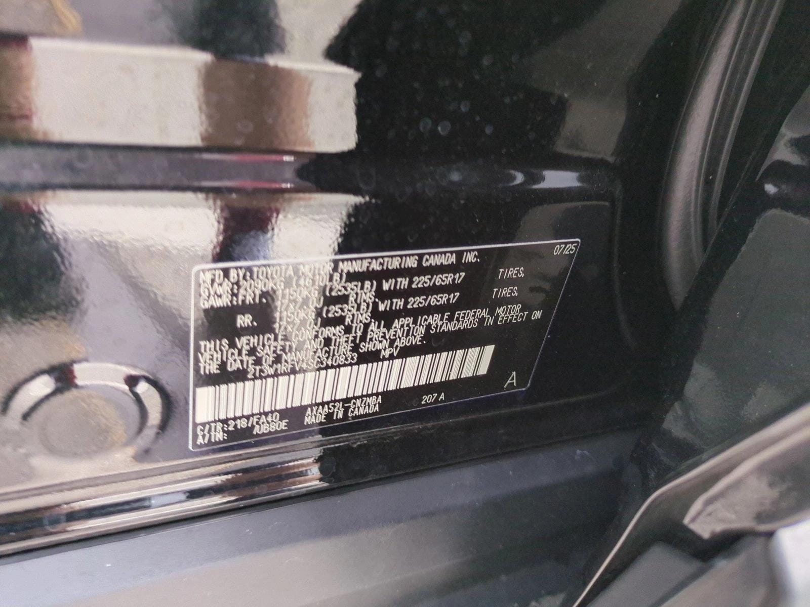2025 Toyota RAV4 XLE - Photo 25