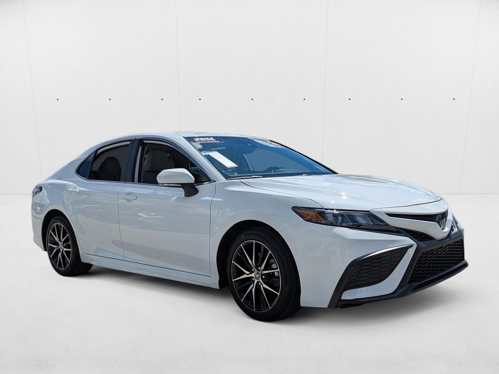 2023 Toyota Camry SE photo 3