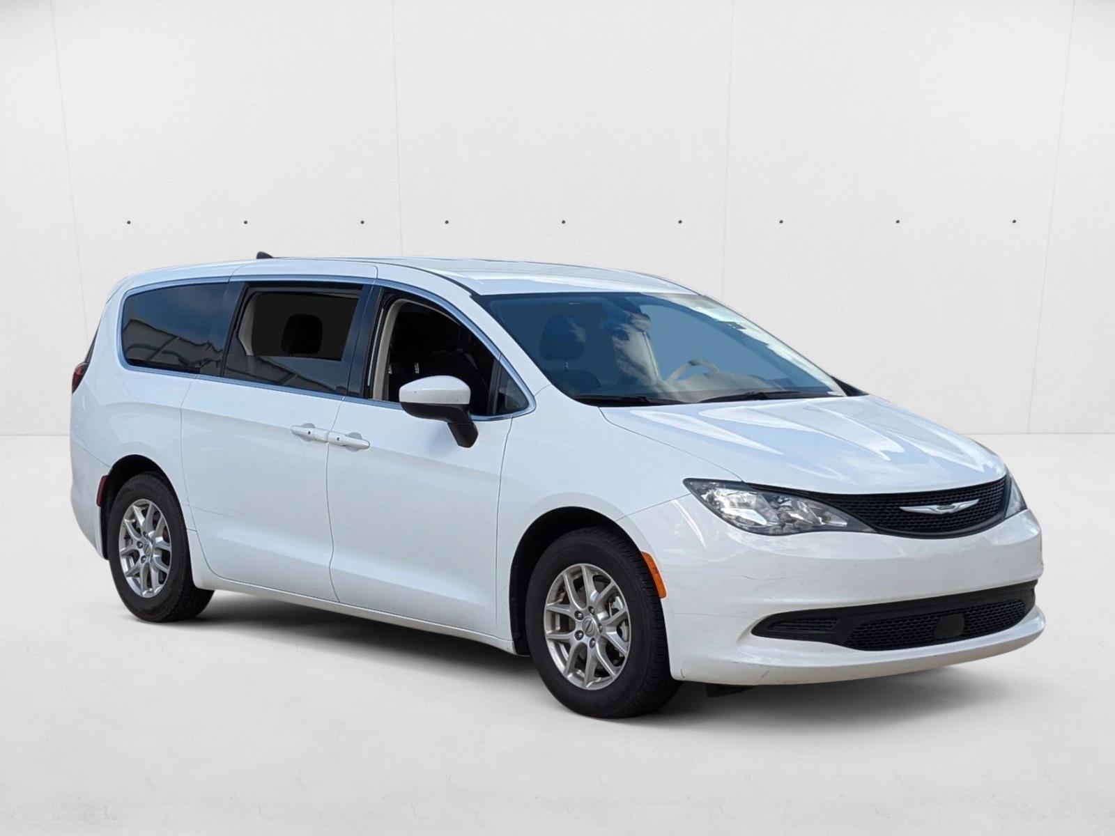2022 Chrysler Voyager LX photo 2