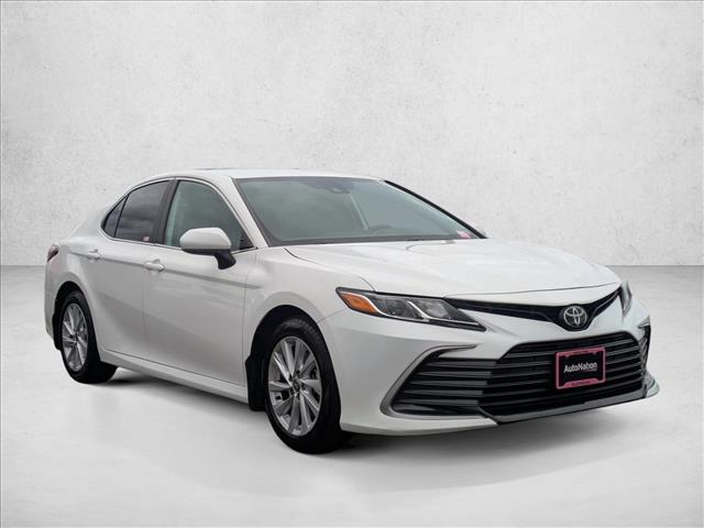 2023 Toyota Camry LE photo 3