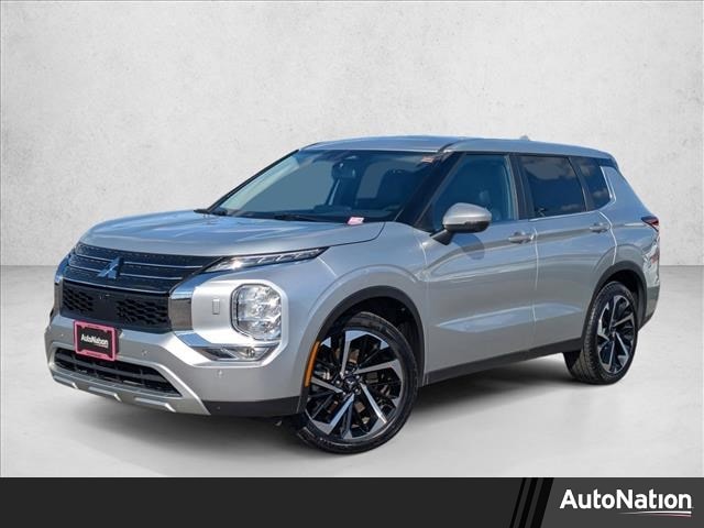 2024 Mitsubishi Outlander SE's photo