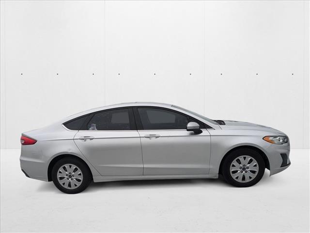 2019 Ford Fusion S photo 4
