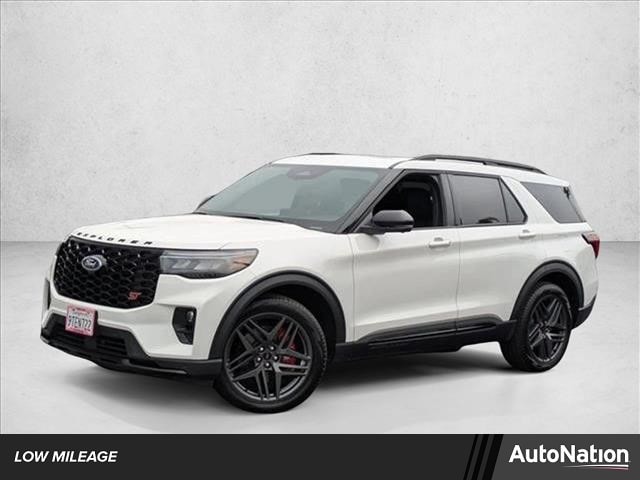 2025 Ford Explorer ST's photo