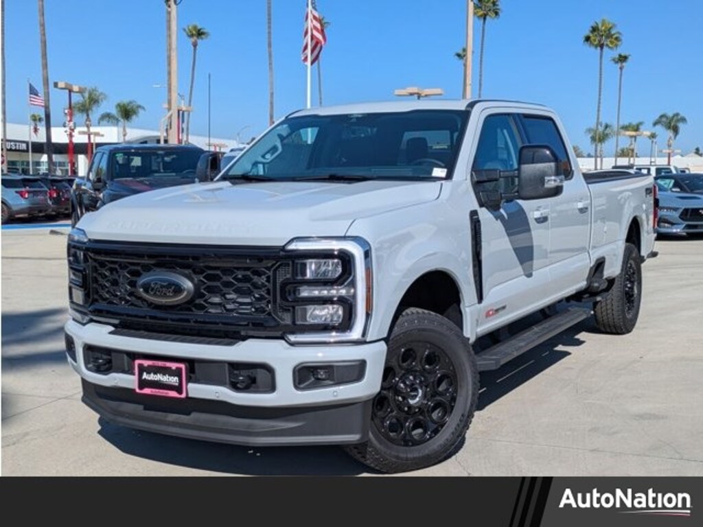 New 2025 Ford F-350 LARIAT Truck Crew Cab