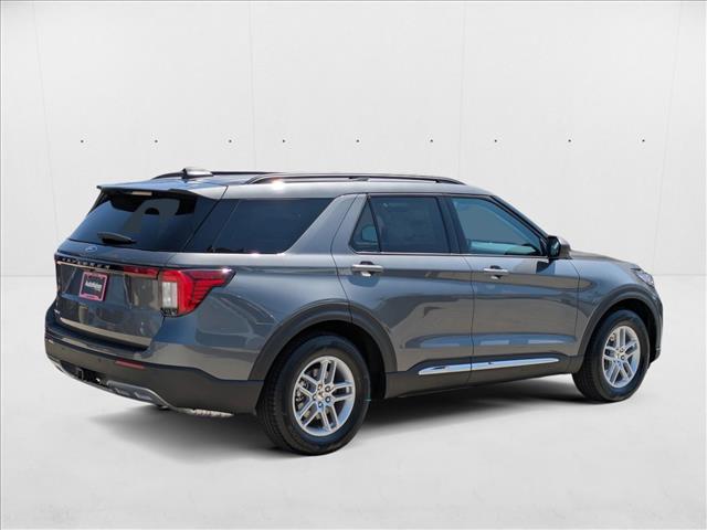 2025 Ford Explorer photo 2