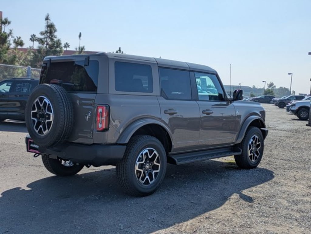 New 2025 Ford Bronco Outer Banks SUV