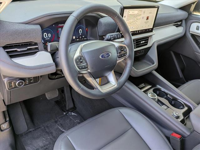 2025 Ford Explorer photo 3