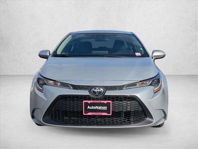 2022 Toyota Corolla LE photo 2