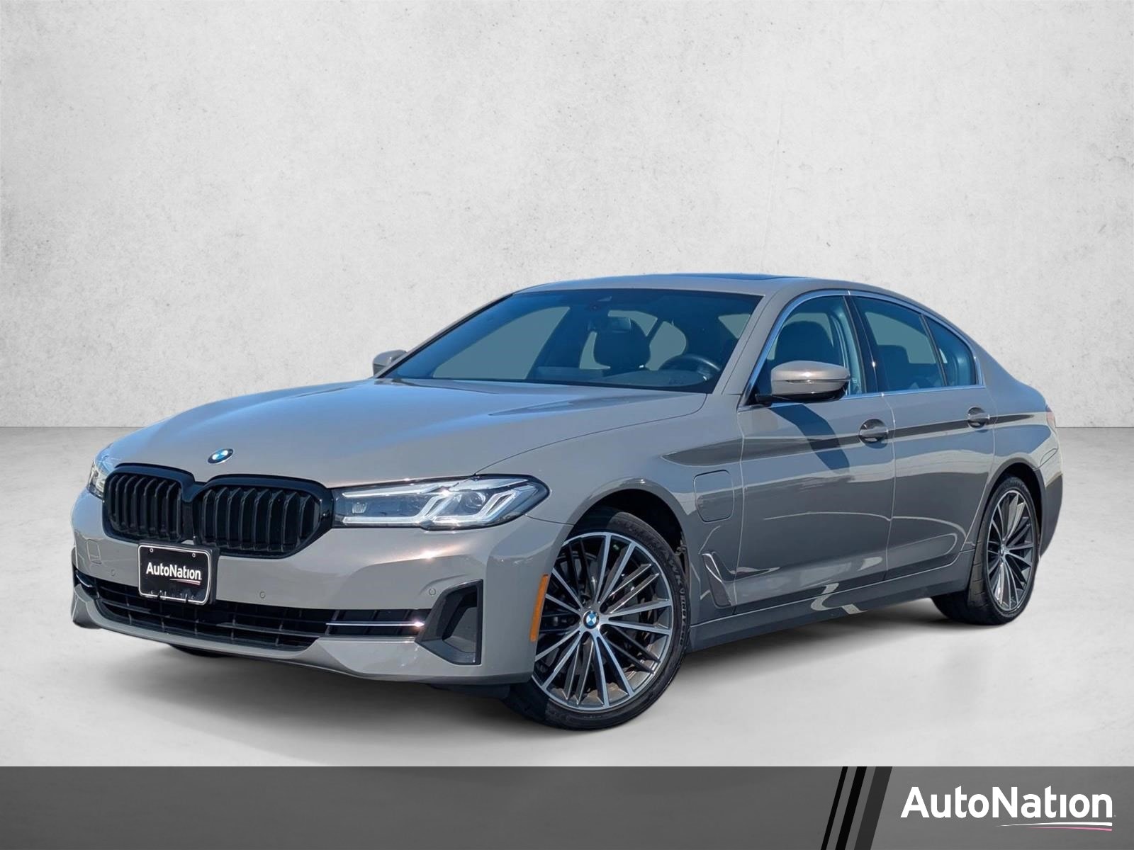 2021 BMW 5 Series 530e iPerformance Sedan's photo