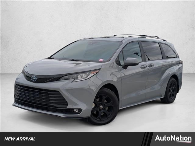 2025 Toyota Sienna Woodland Edition's photo