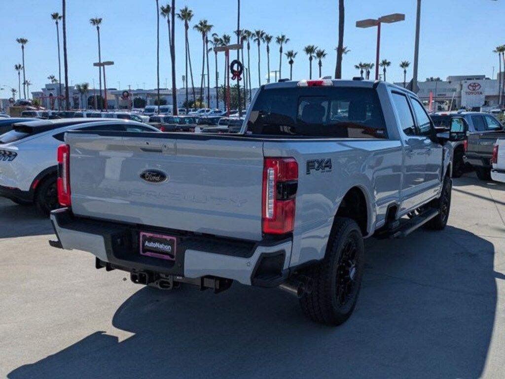 New 2025 Ford F-350 LARIAT Truck Crew Cab