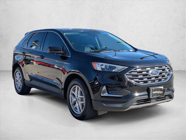 2022 Ford Edge SEL photo 2
