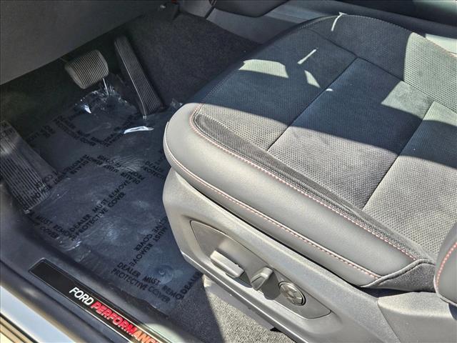 2025 Ford Explorer ST photo 4