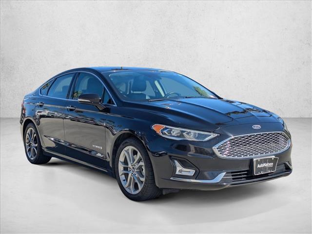2019 Ford Fusion Hybrid Titanium photo 2