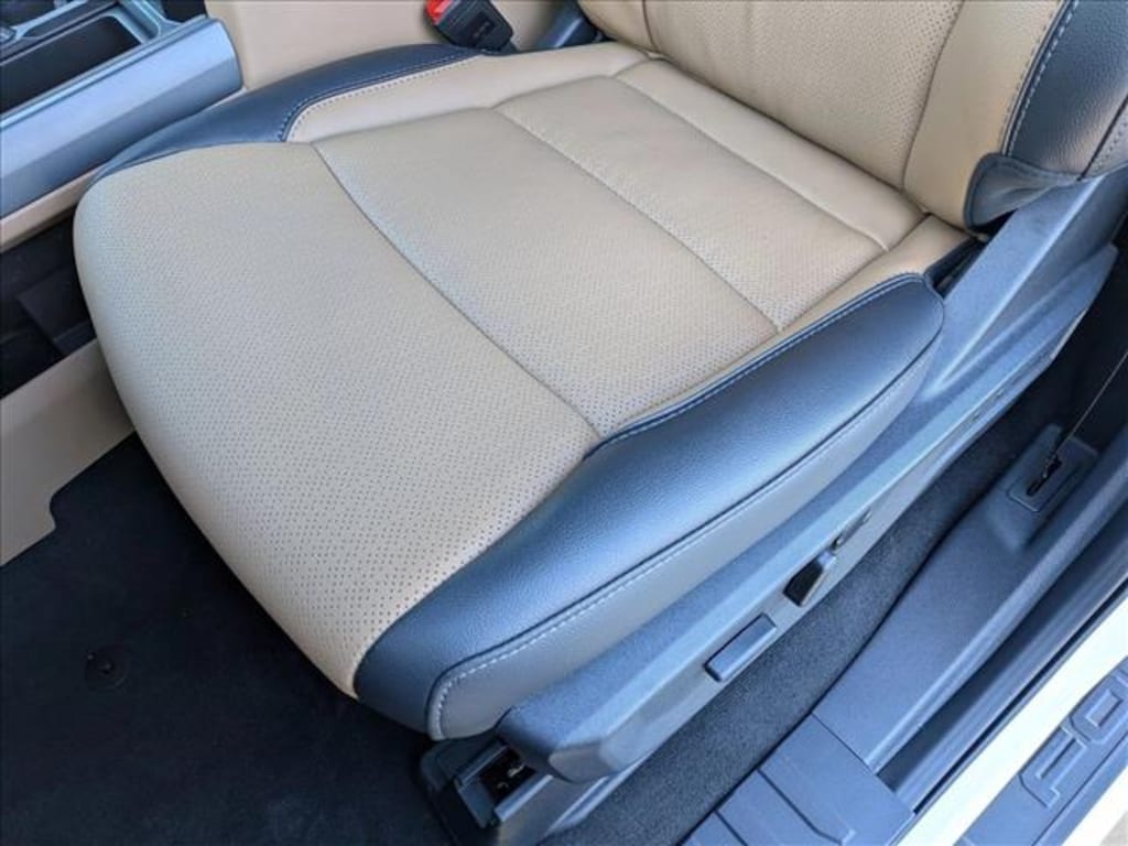 New 2026 Ford F-250 LARIAT Truck Crew Cab