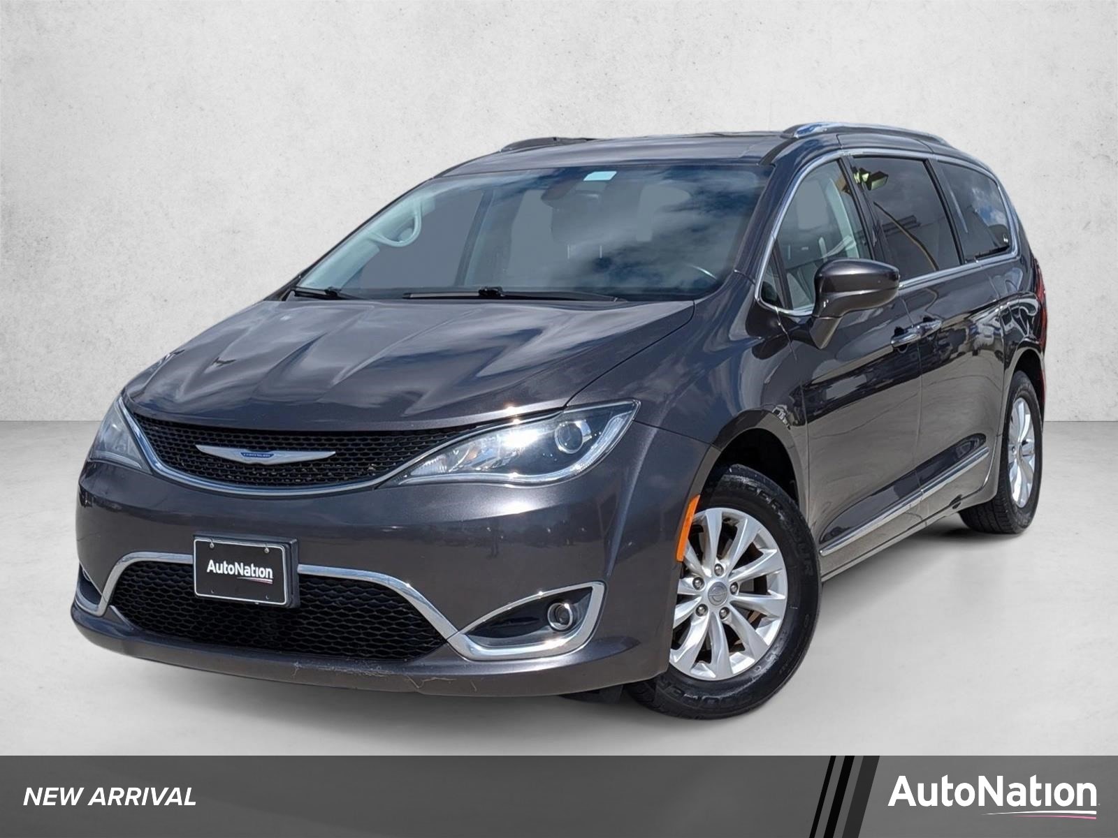 2019 Chrysler Pacifica Touring L's photo