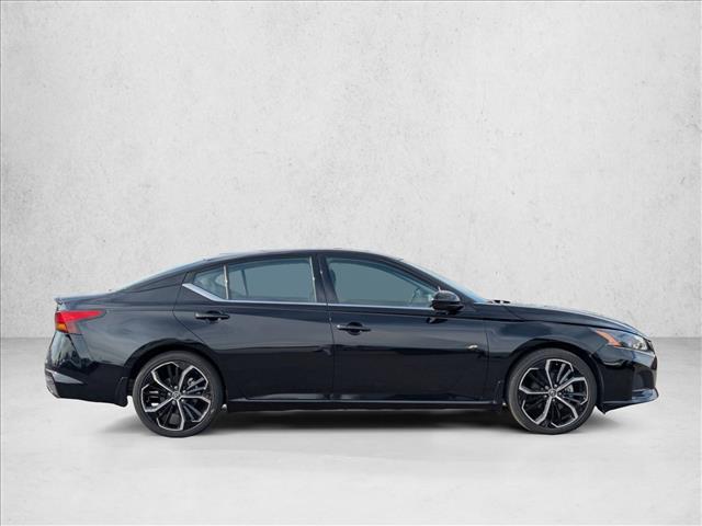 2023 Nissan Altima 2.5 SR photo 4