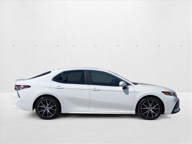 2023 Toyota Camry SE photo 4