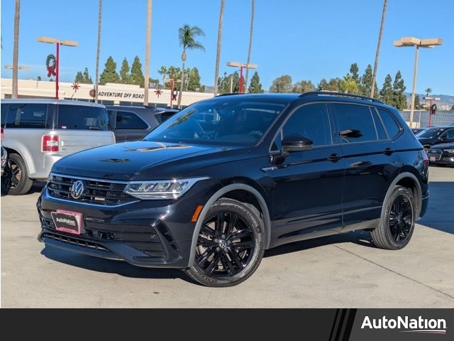 2022 Volkswagen Tiguan SE R-LINE BLACK's photo