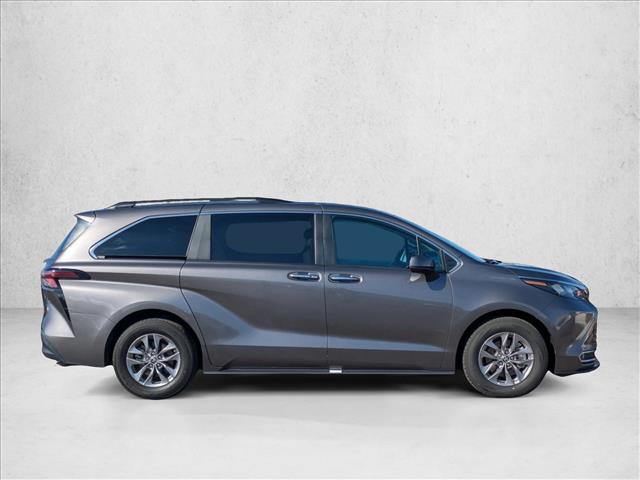 2024 Toyota Sienna XLE photo 4
