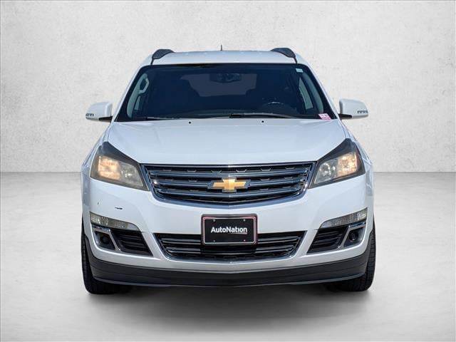 Used 2017 Chevrolet Traverse 2LT with VIN 1GNKRHKD8HJ287453 for sale in Tustin, CA