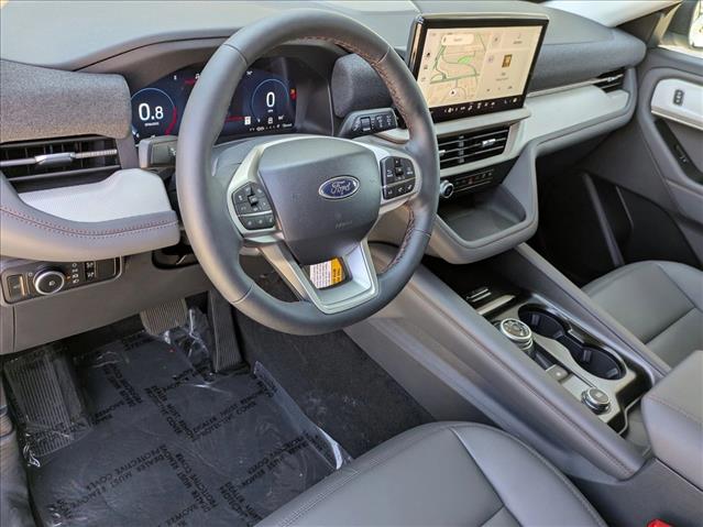 2025 Ford Explorer photo 3