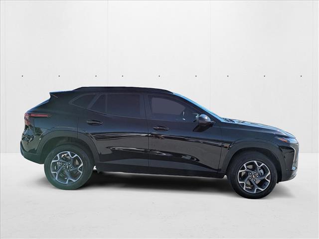 2024 Chevrolet Trax LT photo 4