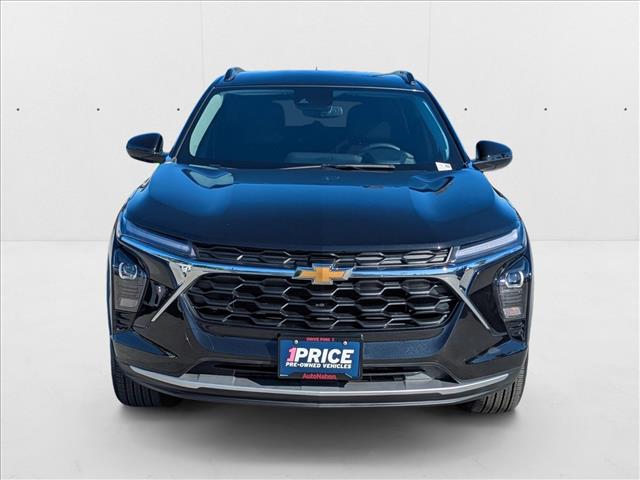 2024 Chevrolet Trax LT photo 2