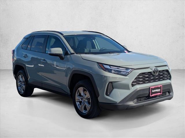 2023 Toyota RAV4 XLE photo 3