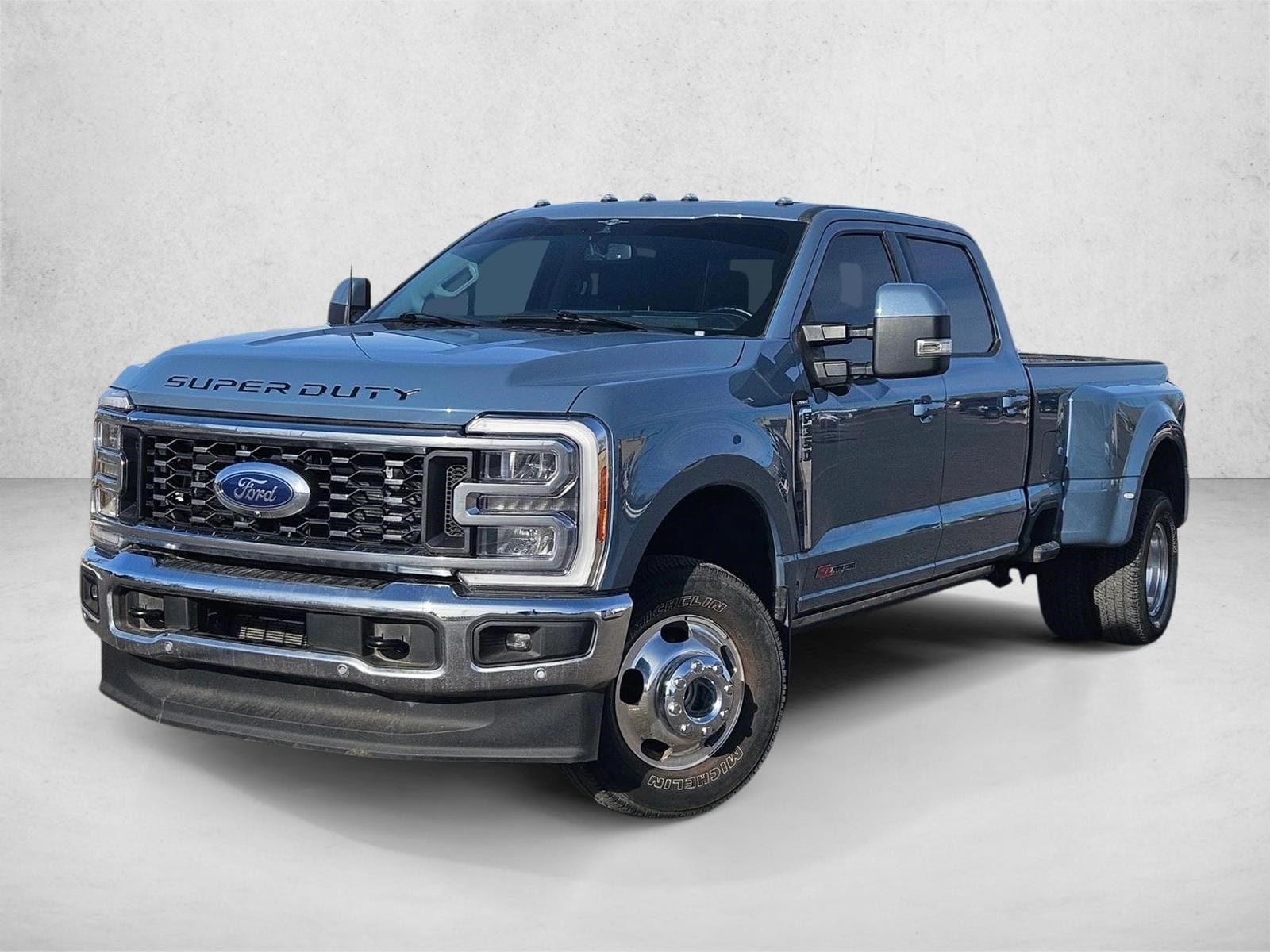 2023 Ford F-350 Super Duty Lariat's photo