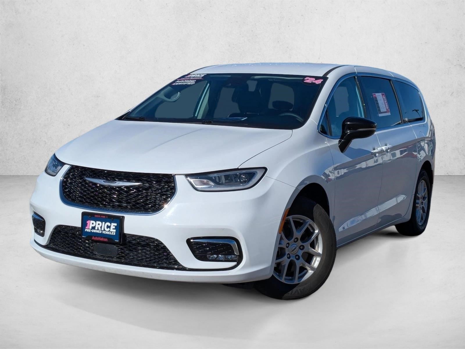 2024 Chrysler Pacifica Touring L's photo