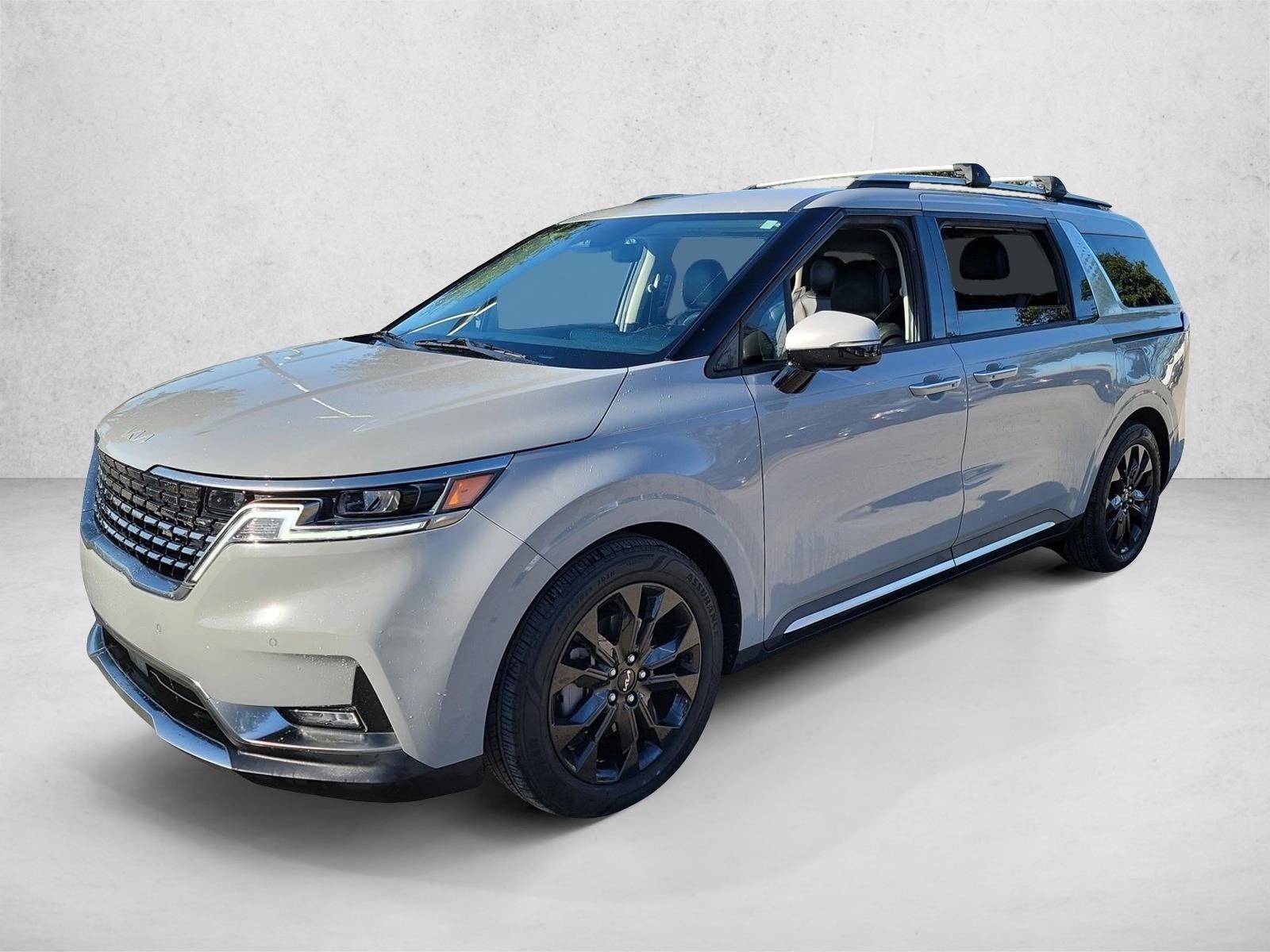 2024 Kia Carnival SX's photo