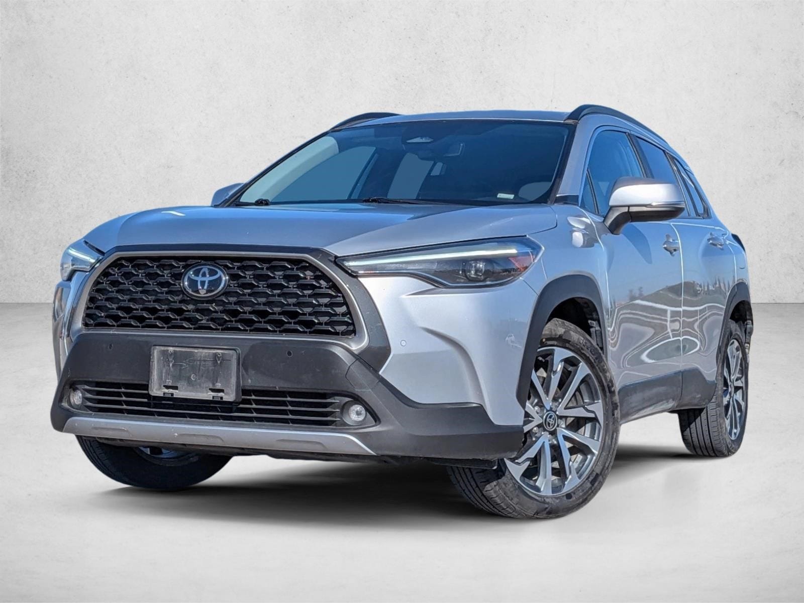 2024 Toyota Corolla Cross XLE's photo