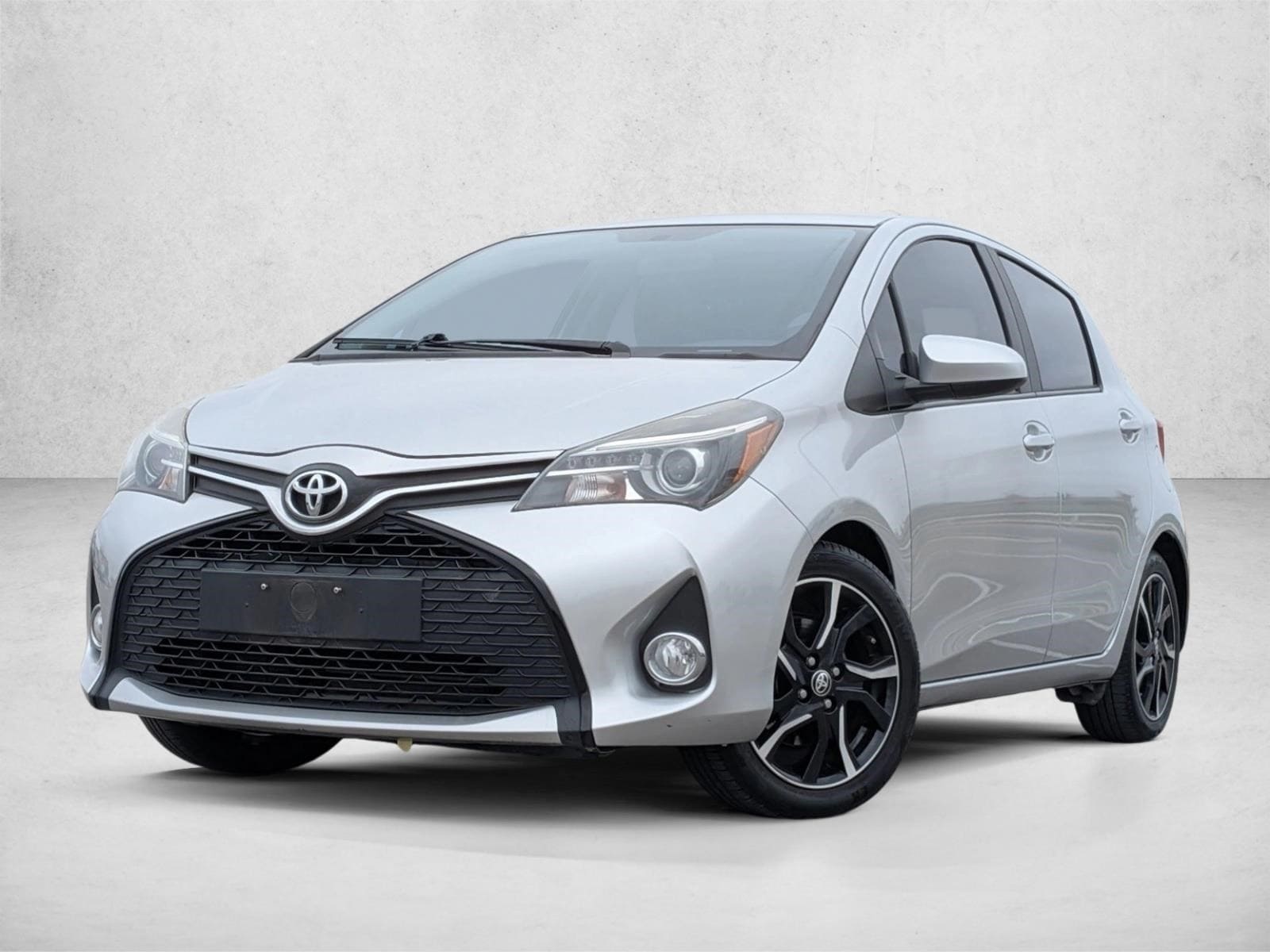 2016 Toyota Yaris SE's photo