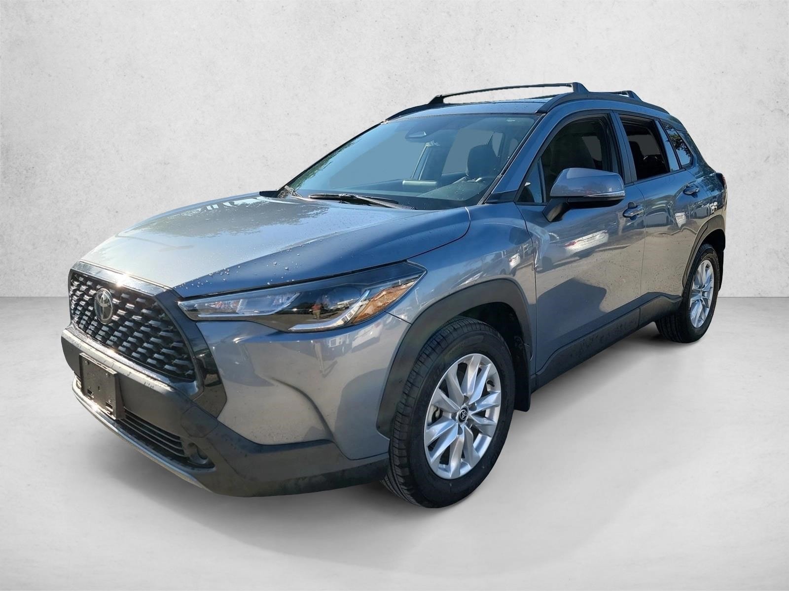 2024 Toyota Corolla Cross LE's photo