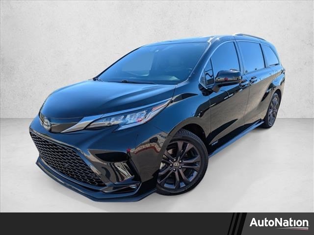 2021 Toyota Sienna XSE's photo