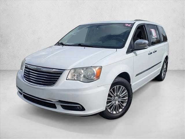 2014 Chrysler Town & Country Touring-L's photo