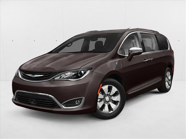 2017 Chrysler Pacifica L's photo