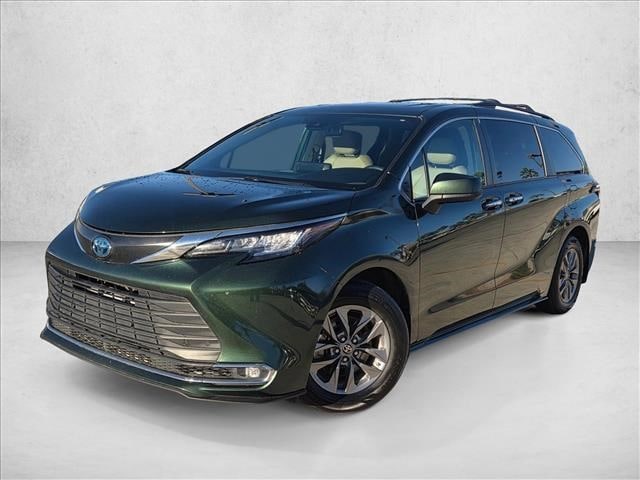 2022 Toyota Sienna XLE's photo