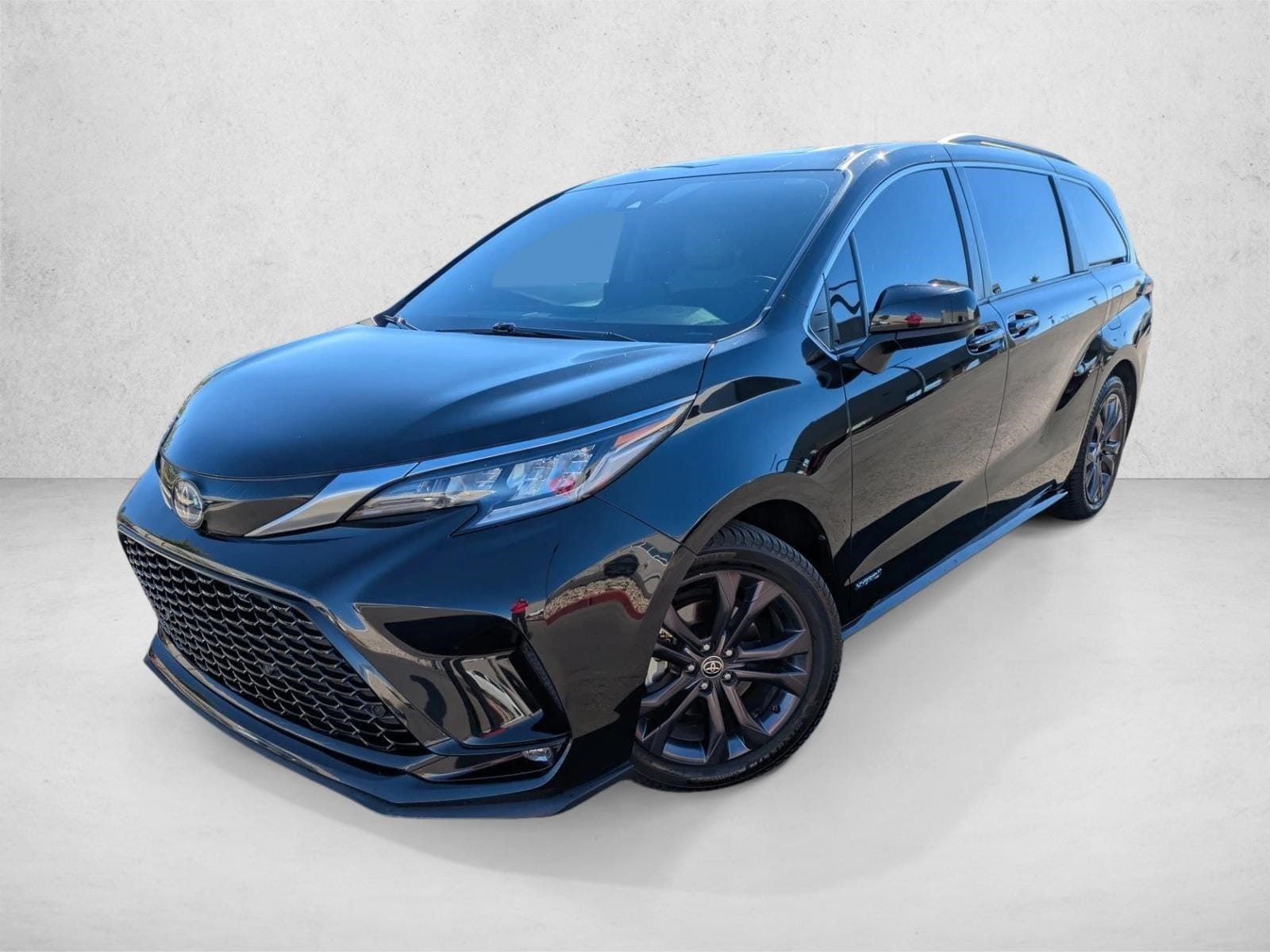 2021 Toyota Sienna XSE's photo