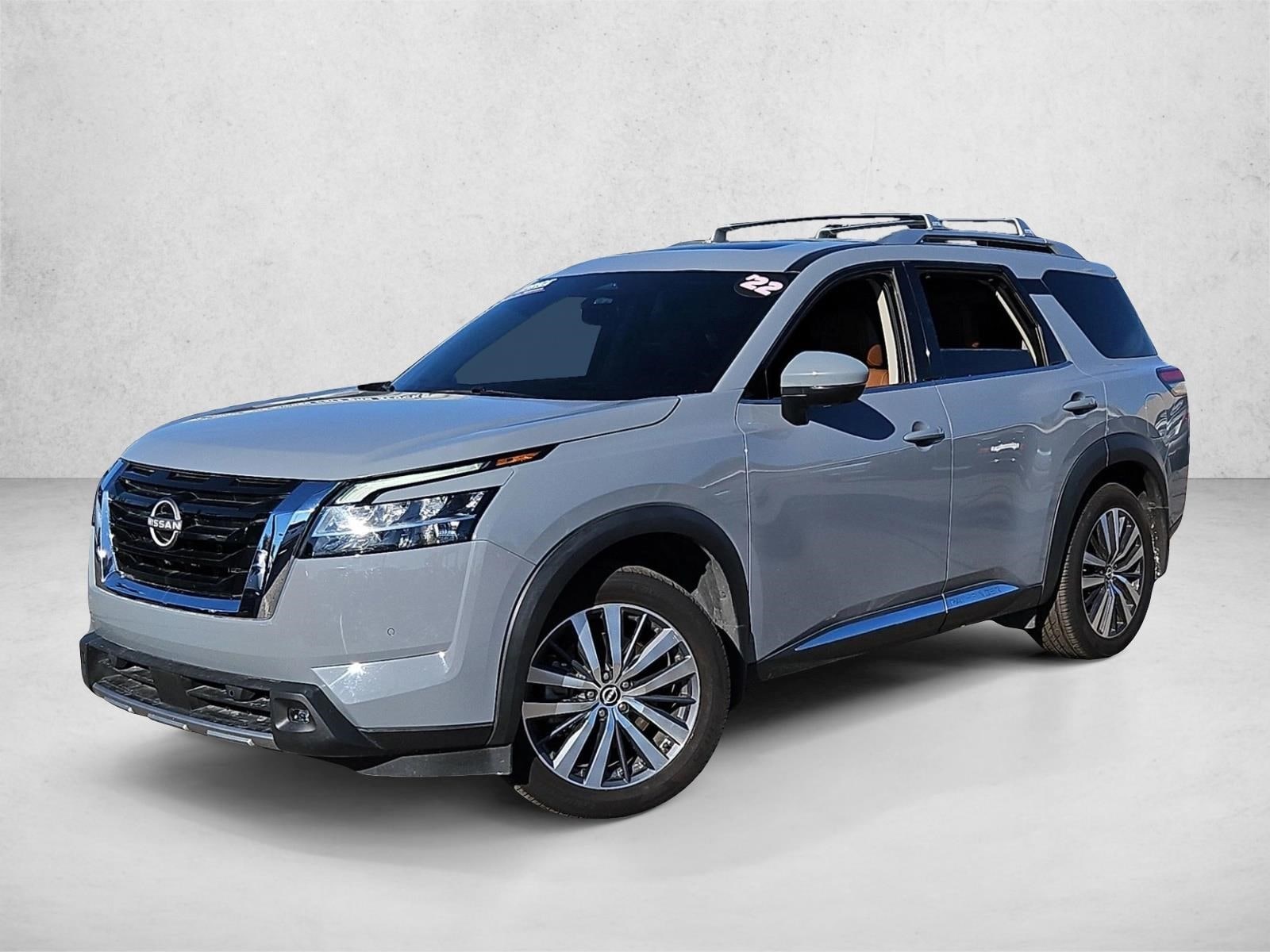 2022 Nissan Pathfinder Platinum's photo