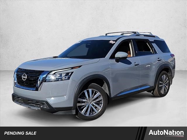 2022 Nissan Pathfinder Platinum's photo