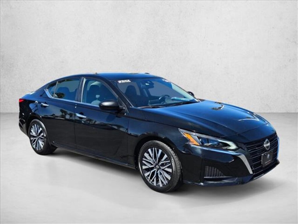 Used 2024 Nissan Altima 2.5 SV Sedan