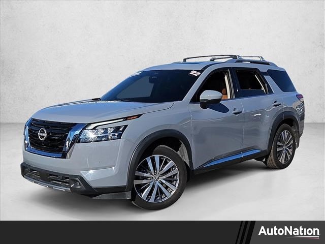 2022 Nissan Pathfinder Platinum's photo