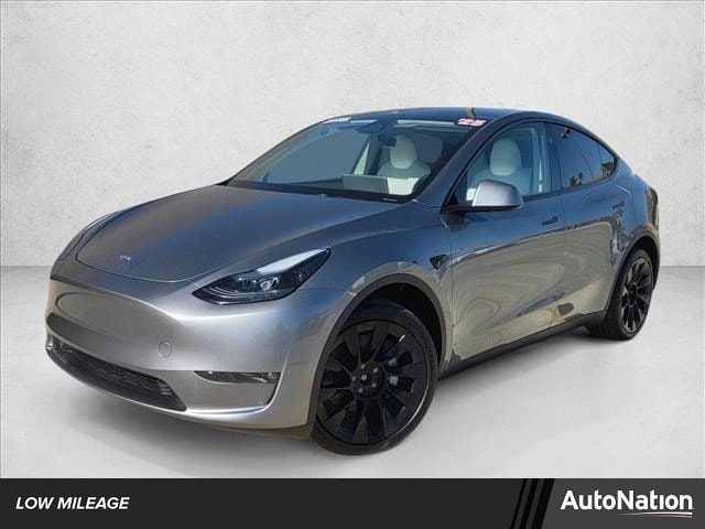 2025 Tesla Model Y Long Range's photo