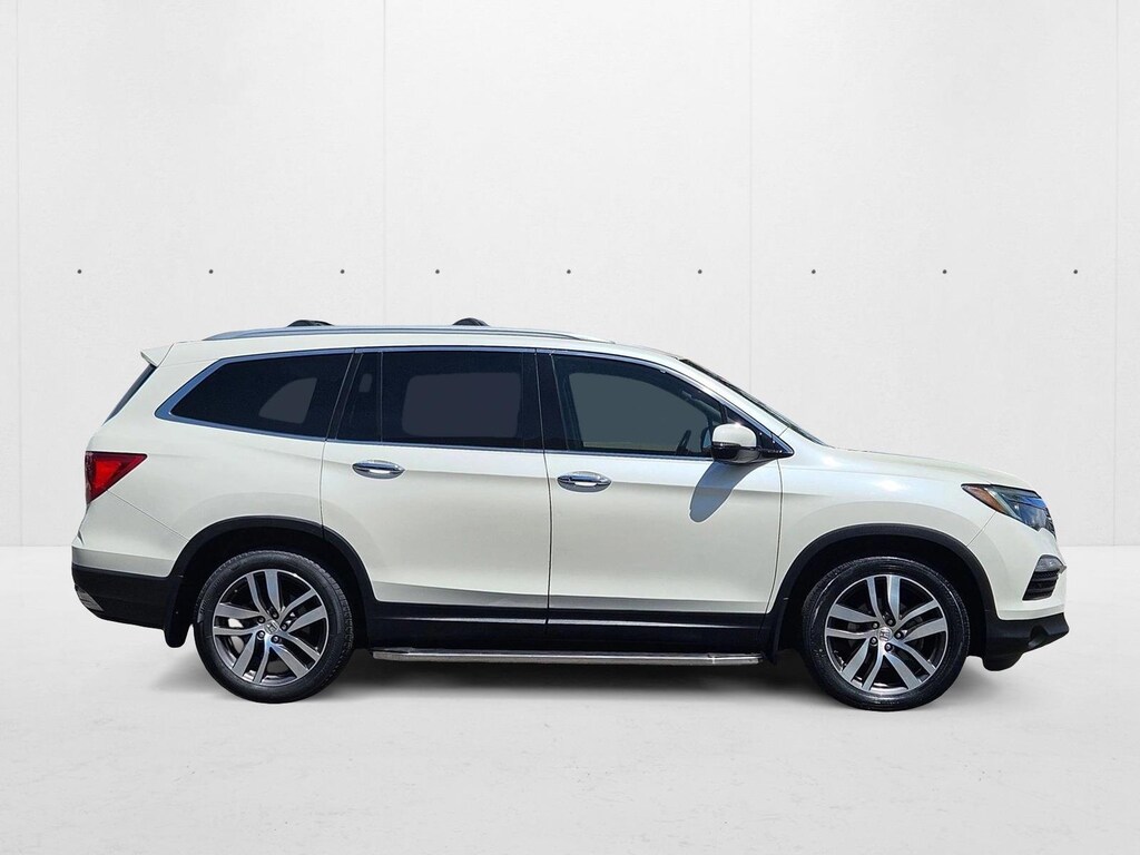 2017 Honda Pilot Elite photo 4