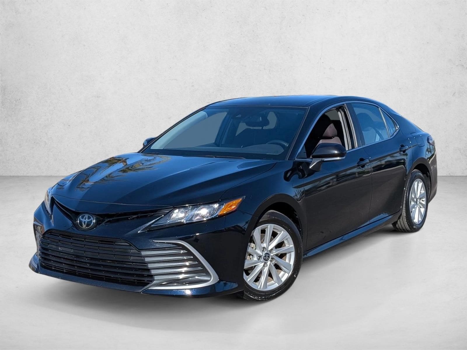 2024 Toyota Camry LE's photo